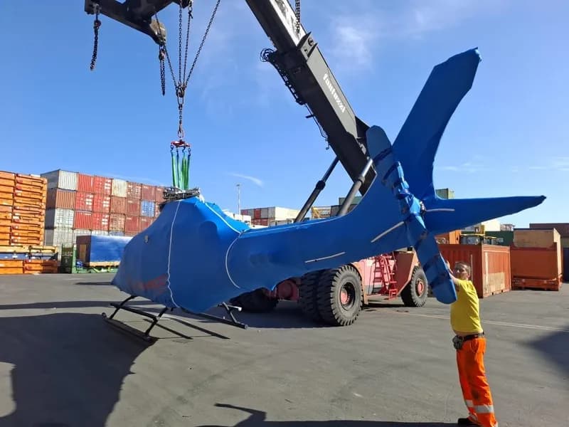 Helicóptero Leonardo — operacion de logistica internacional